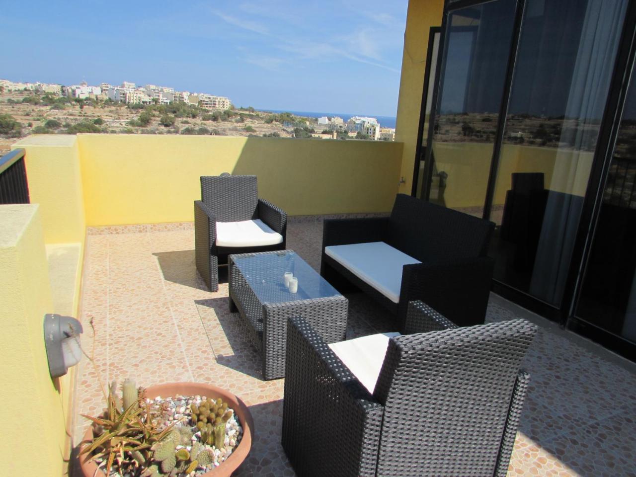 Panoramic Penthouse In Marsascala Which Enjoys Sea And Country Views Leilighet Marsaskala Eksteriør bilde