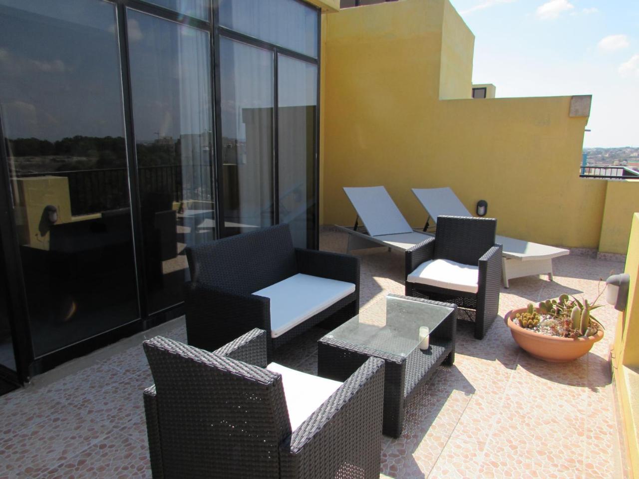 Panoramic Penthouse In Marsascala Which Enjoys Sea And Country Views Leilighet Marsaskala Eksteriør bilde