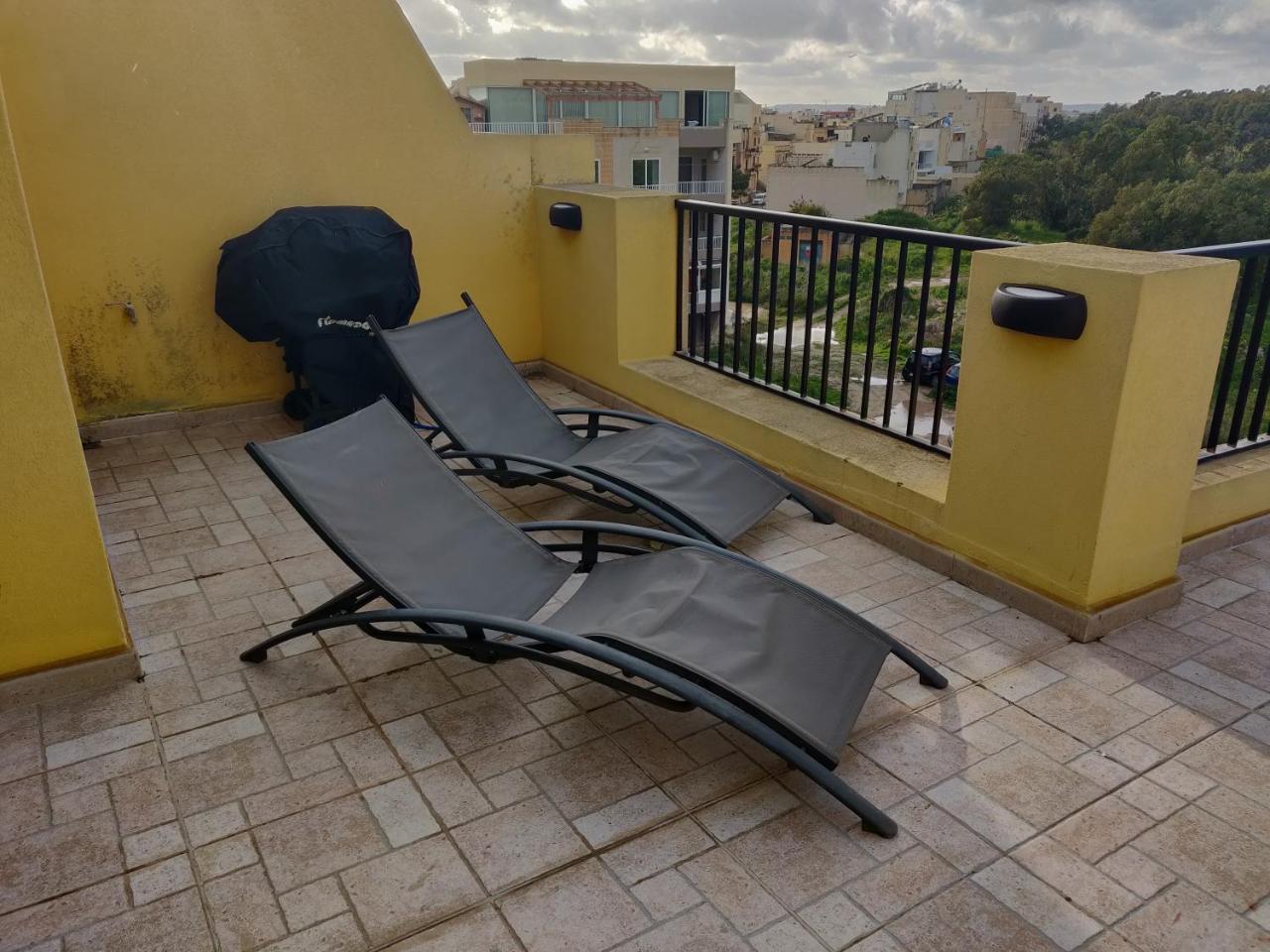 Panoramic Penthouse In Marsascala Which Enjoys Sea And Country Views Leilighet Marsaskala Eksteriør bilde