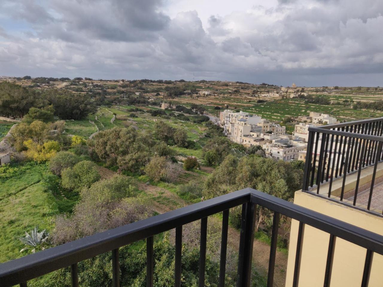 Panoramic Penthouse In Marsascala Which Enjoys Sea And Country Views Leilighet Marsaskala Eksteriør bilde