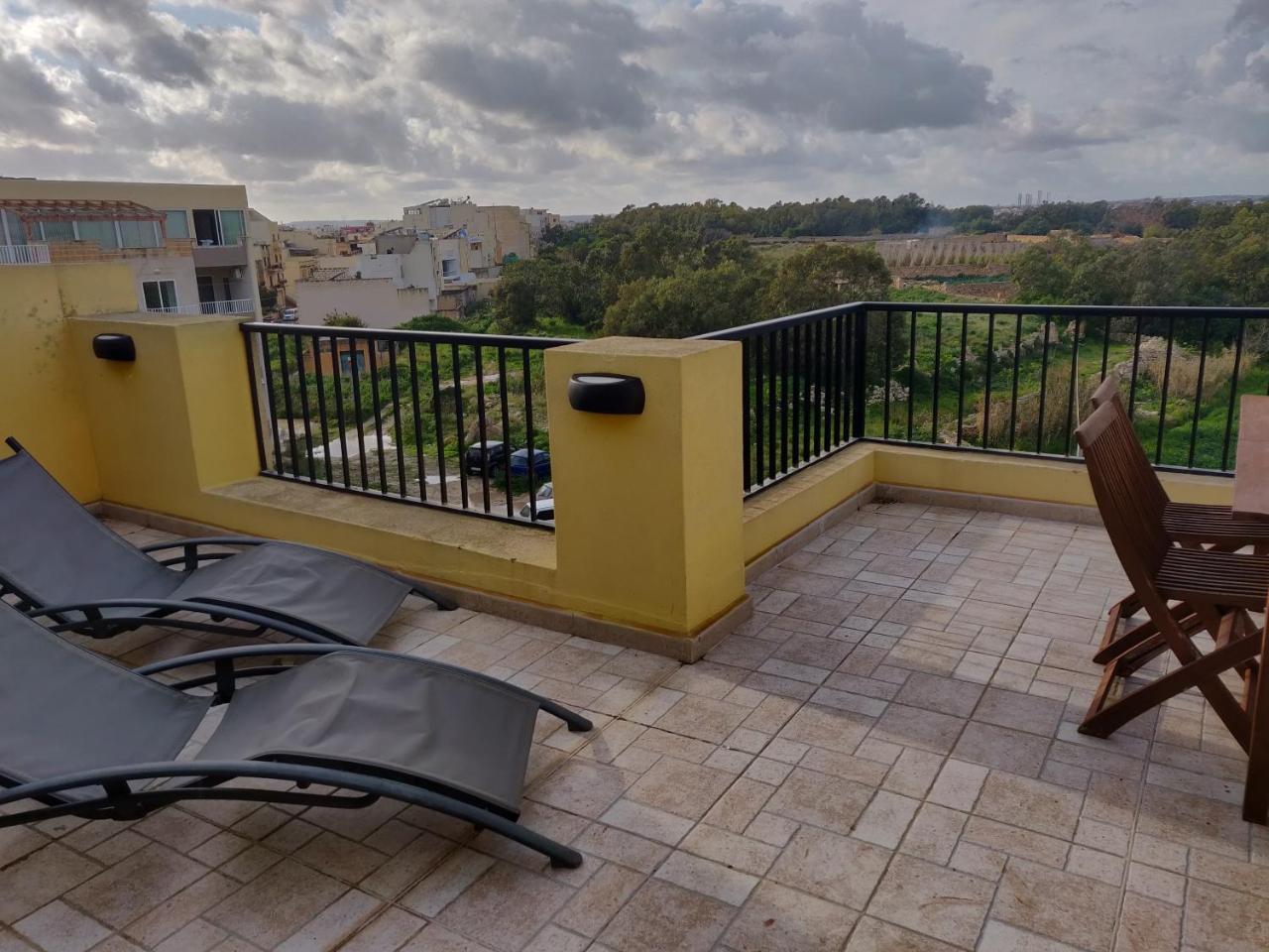 Panoramic Penthouse In Marsascala Which Enjoys Sea And Country Views Leilighet Marsaskala Eksteriør bilde