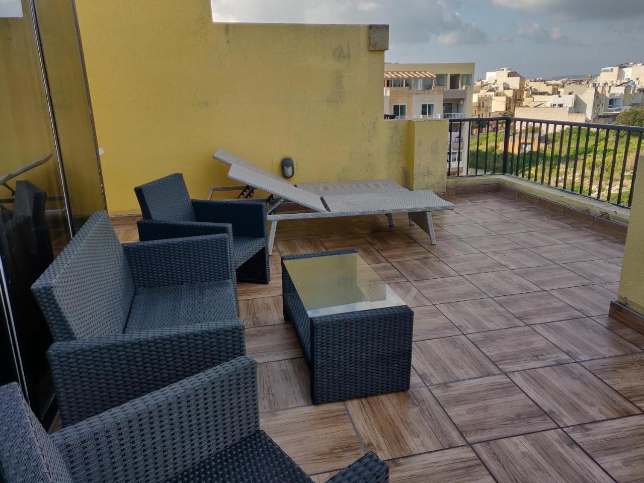 Panoramic Penthouse In Marsascala Which Enjoys Sea And Country Views Leilighet Marsaskala Eksteriør bilde